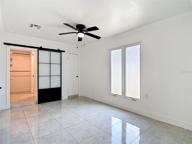 8639 MAY CIRCLE, Tampa, FL 33614