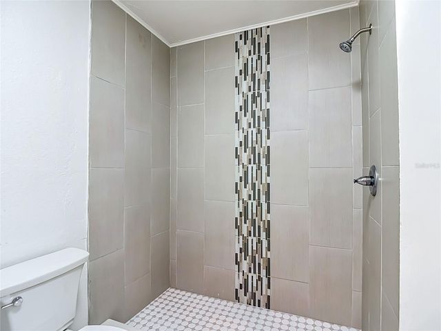 8639 MAY CIRCLE, Tampa, FL 33614