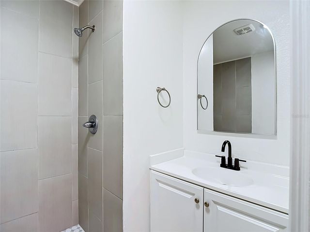 8639 MAY CIRCLE, Tampa, FL 33614