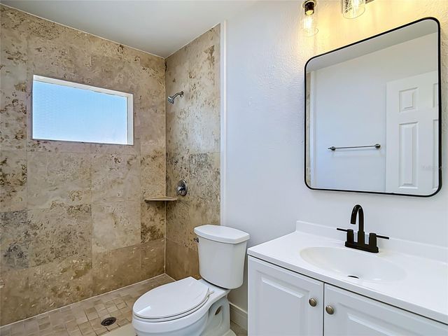 8639 MAY CIRCLE, Tampa, FL 33614