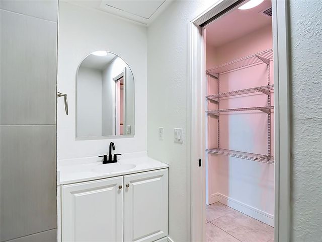 8639 MAY CIRCLE, Tampa, FL 33614