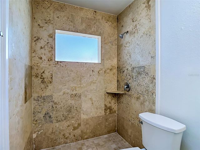 8639 MAY CIRCLE, Tampa, FL 33614