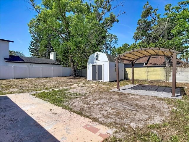 8639 MAY CIRCLE, Tampa, FL 33614
