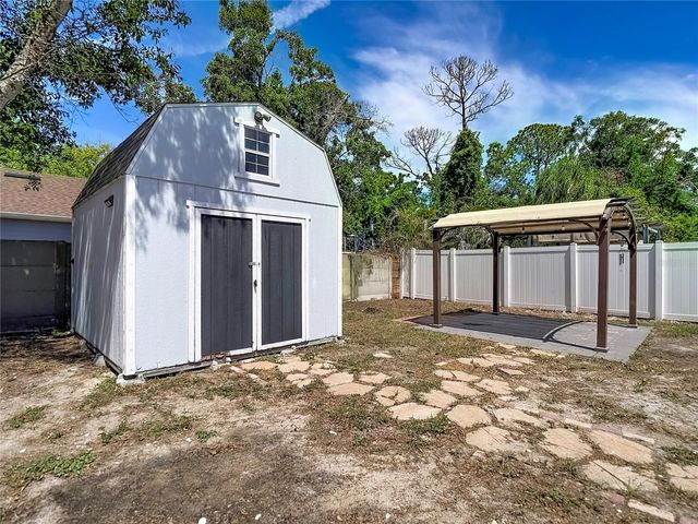 8639 MAY CIRCLE, Tampa, FL 33614