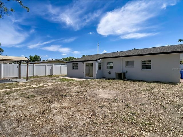 8639 MAY CIRCLE, Tampa, FL 33614
