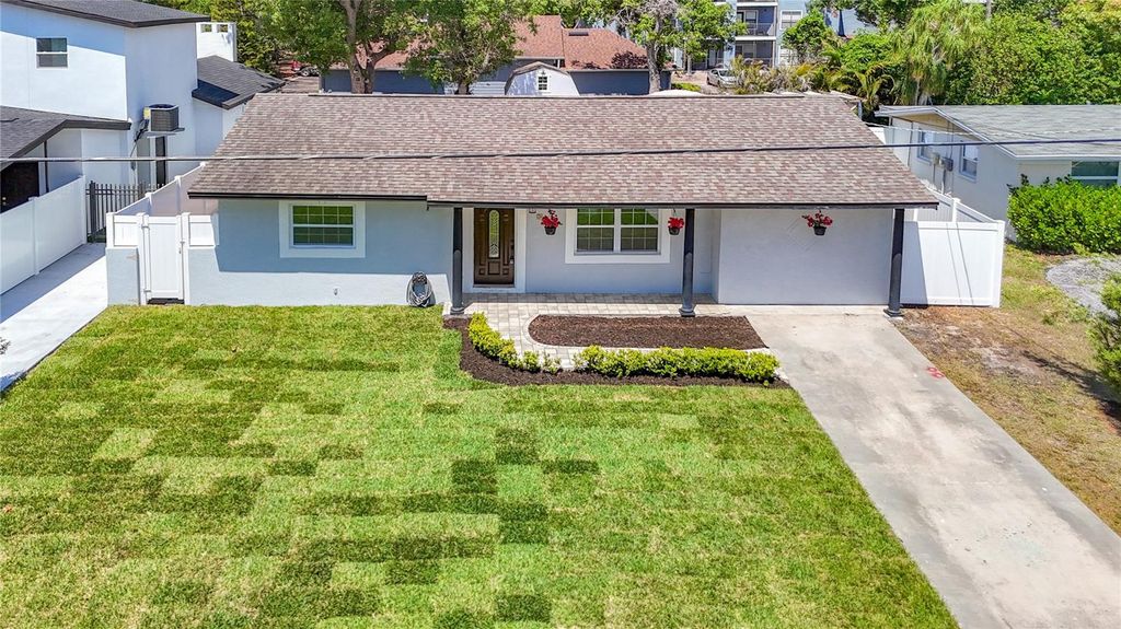 8639 MAY CIRCLE, Tampa, FL 33614
