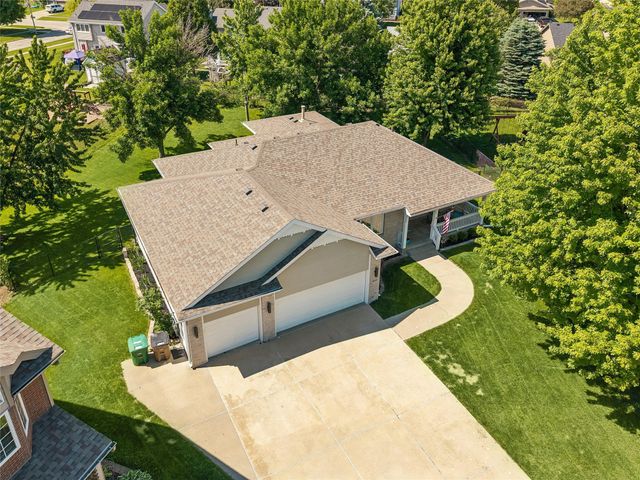 405 Plumwood Court SW, Altoona, IA 50009