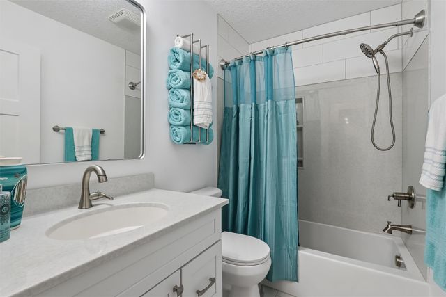 405 Plumwood Court SW, Altoona, IA 50009
