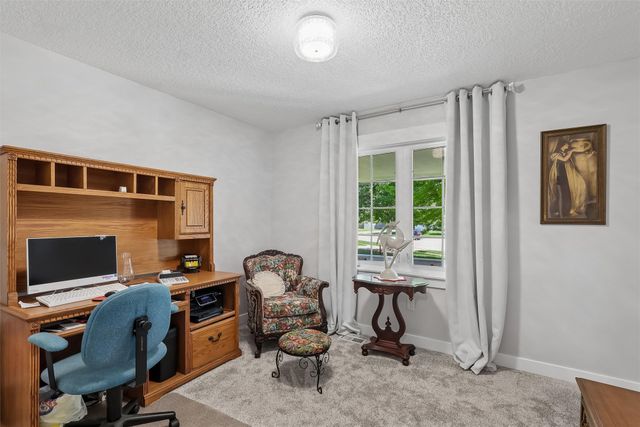 405 Plumwood Court SW, Altoona, IA 50009