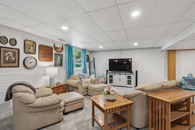 405 Plumwood Court SW, Altoona, IA 50009
