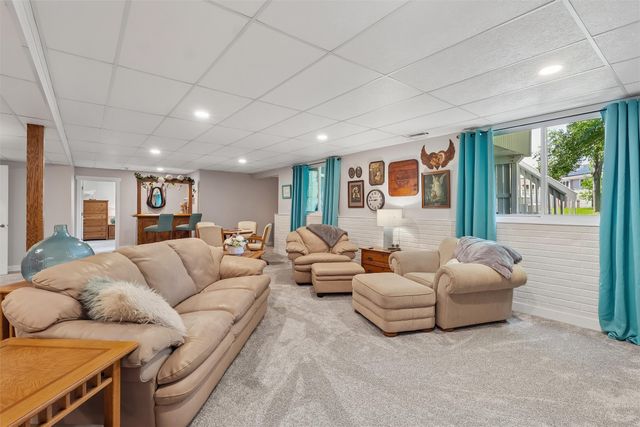 405 Plumwood Court SW, Altoona, IA 50009