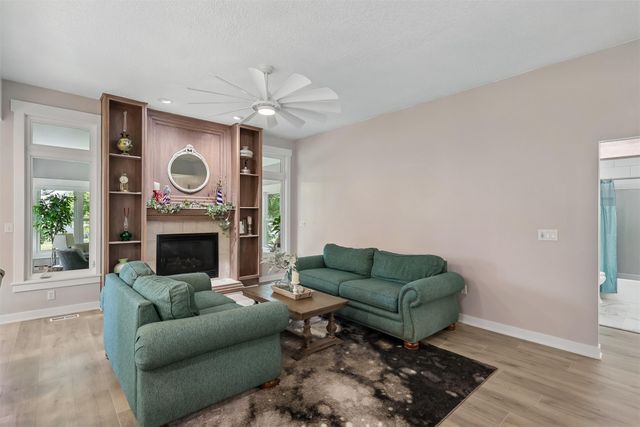 405 Plumwood Court SW, Altoona, IA 50009