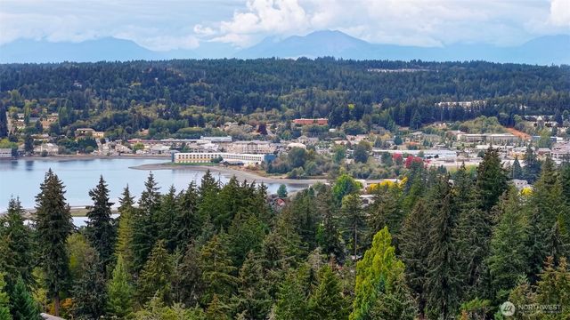 9271 Kristine Drive NW, Bremerton, WA 98311