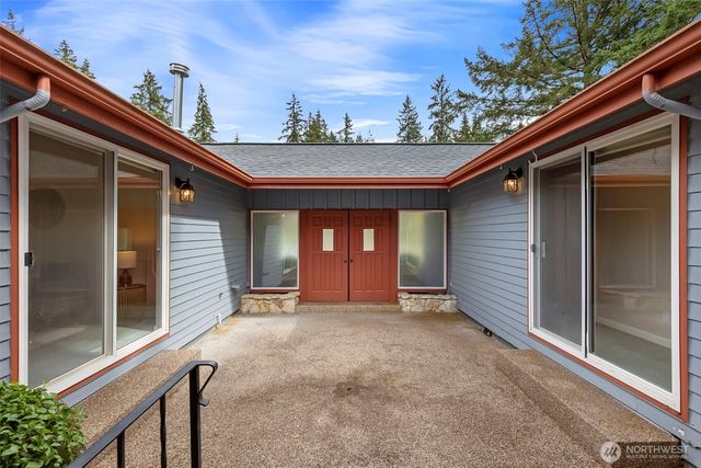 9271 Kristine Drive NW, Bremerton, WA 98311