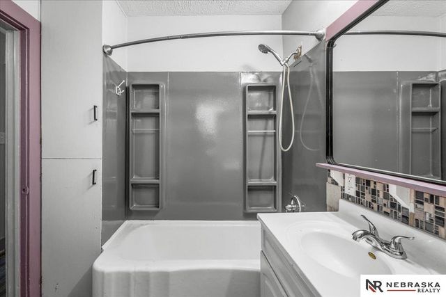 3917 Sumner Street, Lincoln, NE 68506