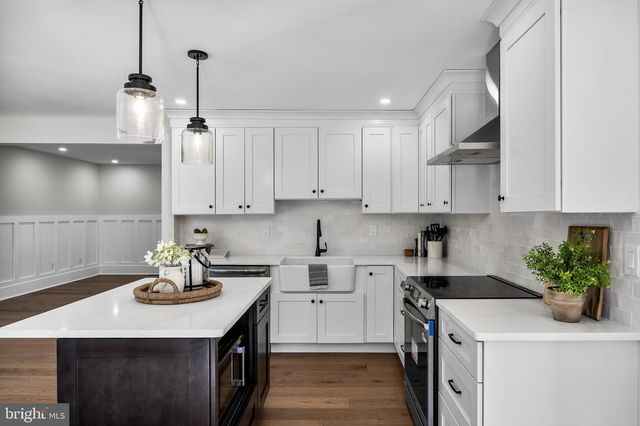 5 WOODS EDGE CT, Medford, NJ 08055