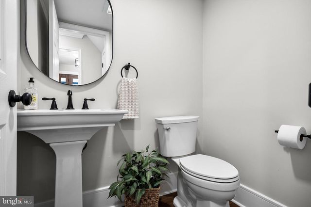 5 WOODS EDGE CT, Medford, NJ 08055