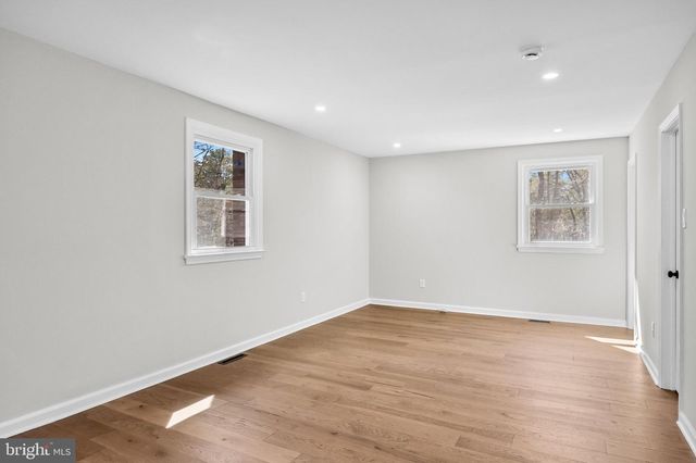 5 WOODS EDGE CT, Medford, NJ 08055