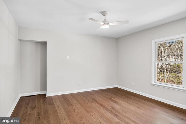 5 WOODS EDGE CT, Medford, NJ 08055