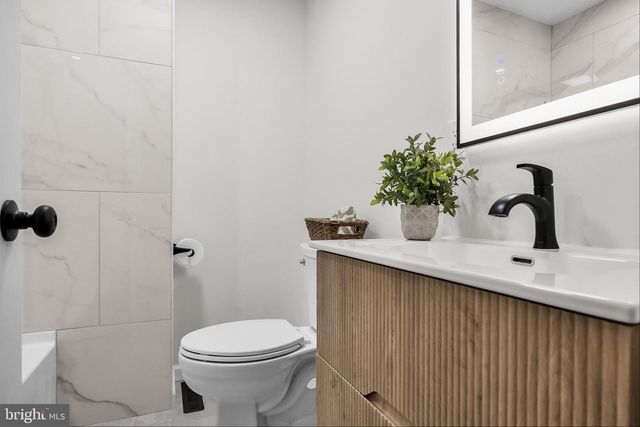 5 WOODS EDGE CT, Medford, NJ 08055