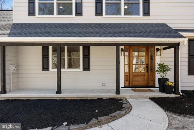 5 WOODS EDGE CT, Medford, NJ 08055