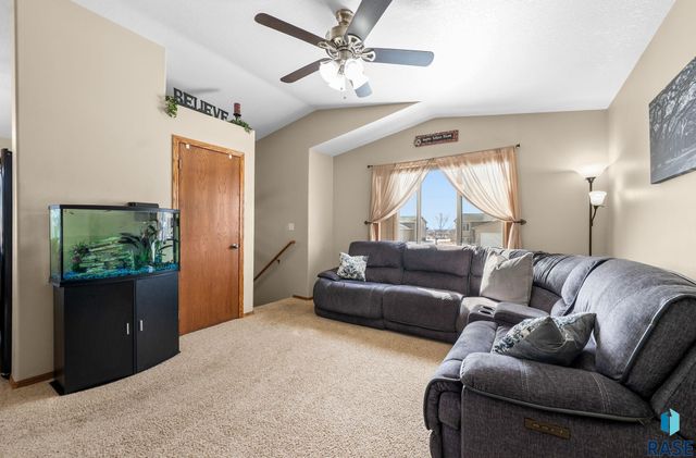 3904 W 93rd St Street, Sioux Falls, SD 57108