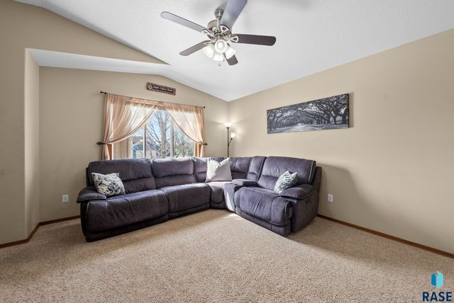 3904 W 93rd St Street, Sioux Falls, SD 57108