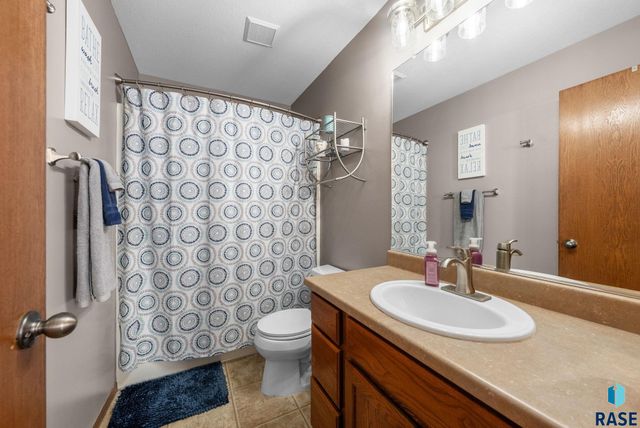 3904 W 93rd St Street, Sioux Falls, SD 57108