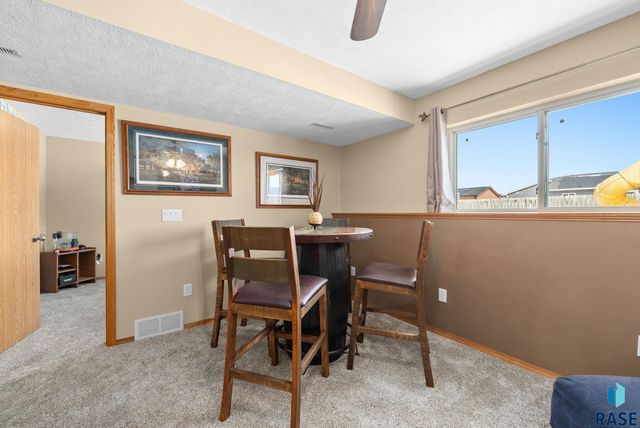 3904 W 93rd St Street, Sioux Falls, SD 57108