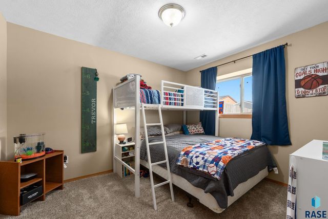 3904 W 93rd St Street, Sioux Falls, SD 57108