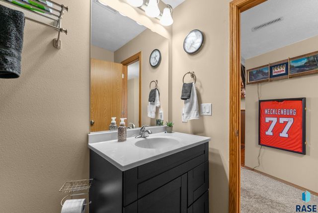 3904 W 93rd St Street, Sioux Falls, SD 57108