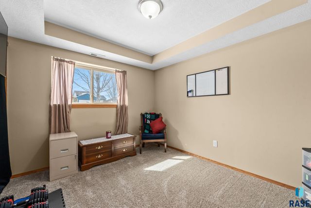 3904 W 93rd St Street, Sioux Falls, SD 57108