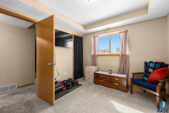 3904 W 93rd St Street, Sioux Falls, SD 57108