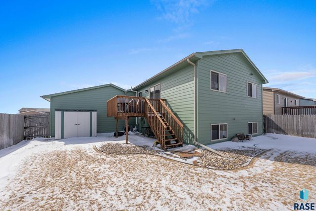 3904 W 93rd St Street, Sioux Falls, SD 57108