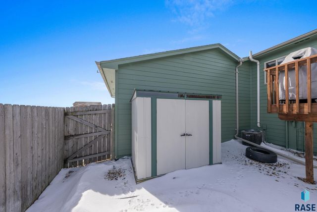 3904 W 93rd St Street, Sioux Falls, SD 57108