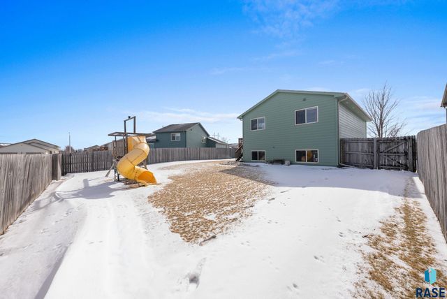 3904 W 93rd St Street, Sioux Falls, SD 57108