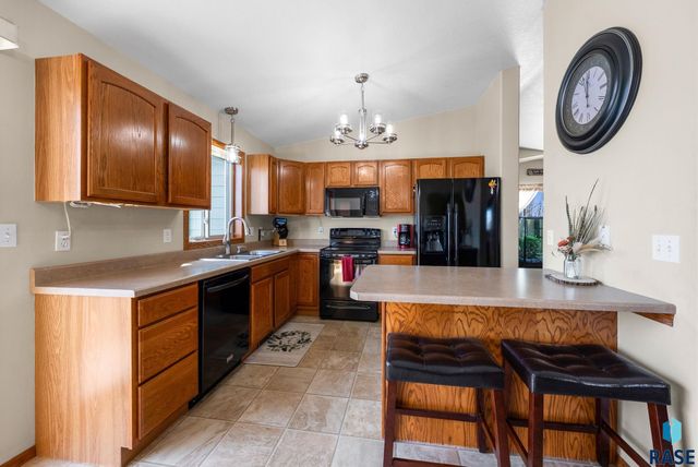 3904 W 93rd St Street, Sioux Falls, SD 57108