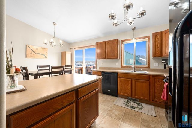 3904 W 93rd St Street, Sioux Falls, SD 57108