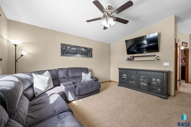 3904 W 93rd St Street, Sioux Falls, SD 57108