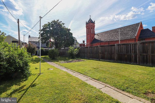 8 CARLISLE ST, New Oxford, PA 17350