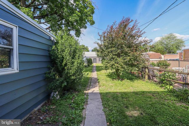 8 CARLISLE ST, New Oxford, PA 17350