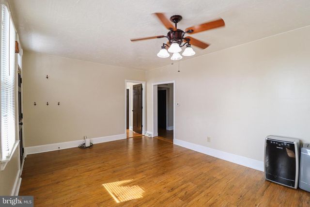 8 CARLISLE ST, New Oxford, PA 17350
