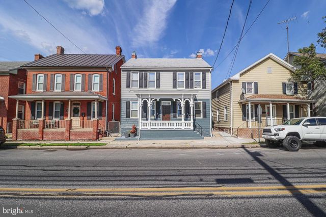 8 CARLISLE ST, New Oxford, PA 17350