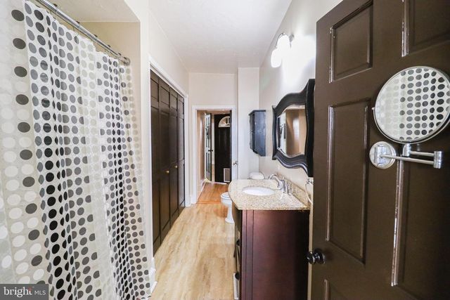 8 CARLISLE ST, New Oxford, PA 17350