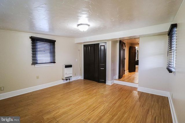8 CARLISLE ST, New Oxford, PA 17350