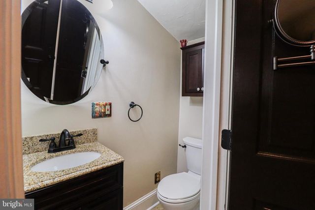 8 CARLISLE ST, New Oxford, PA 17350