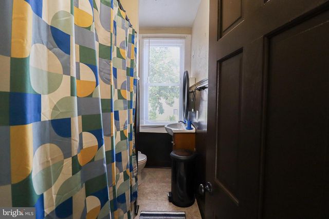 8 CARLISLE ST, New Oxford, PA 17350