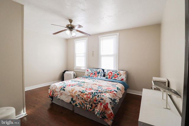 8 CARLISLE ST, New Oxford, PA 17350