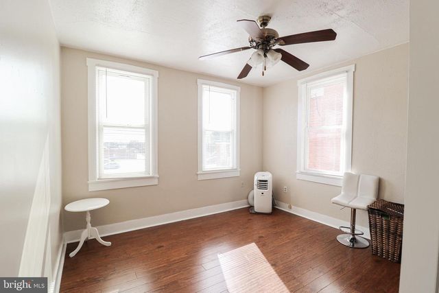 8 CARLISLE ST, New Oxford, PA 17350