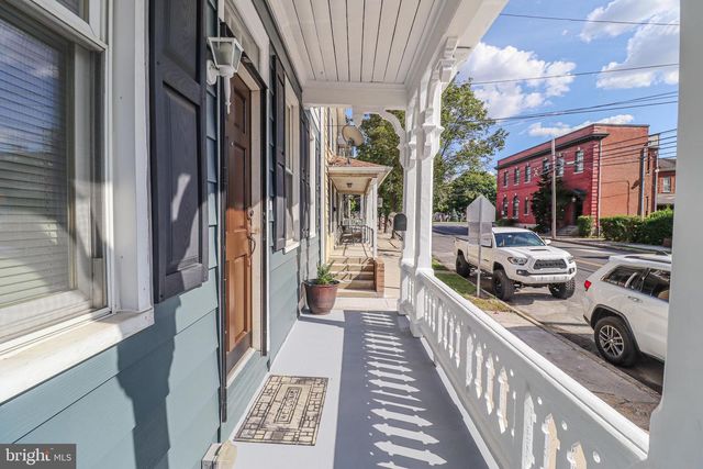 8 CARLISLE ST, New Oxford, PA 17350